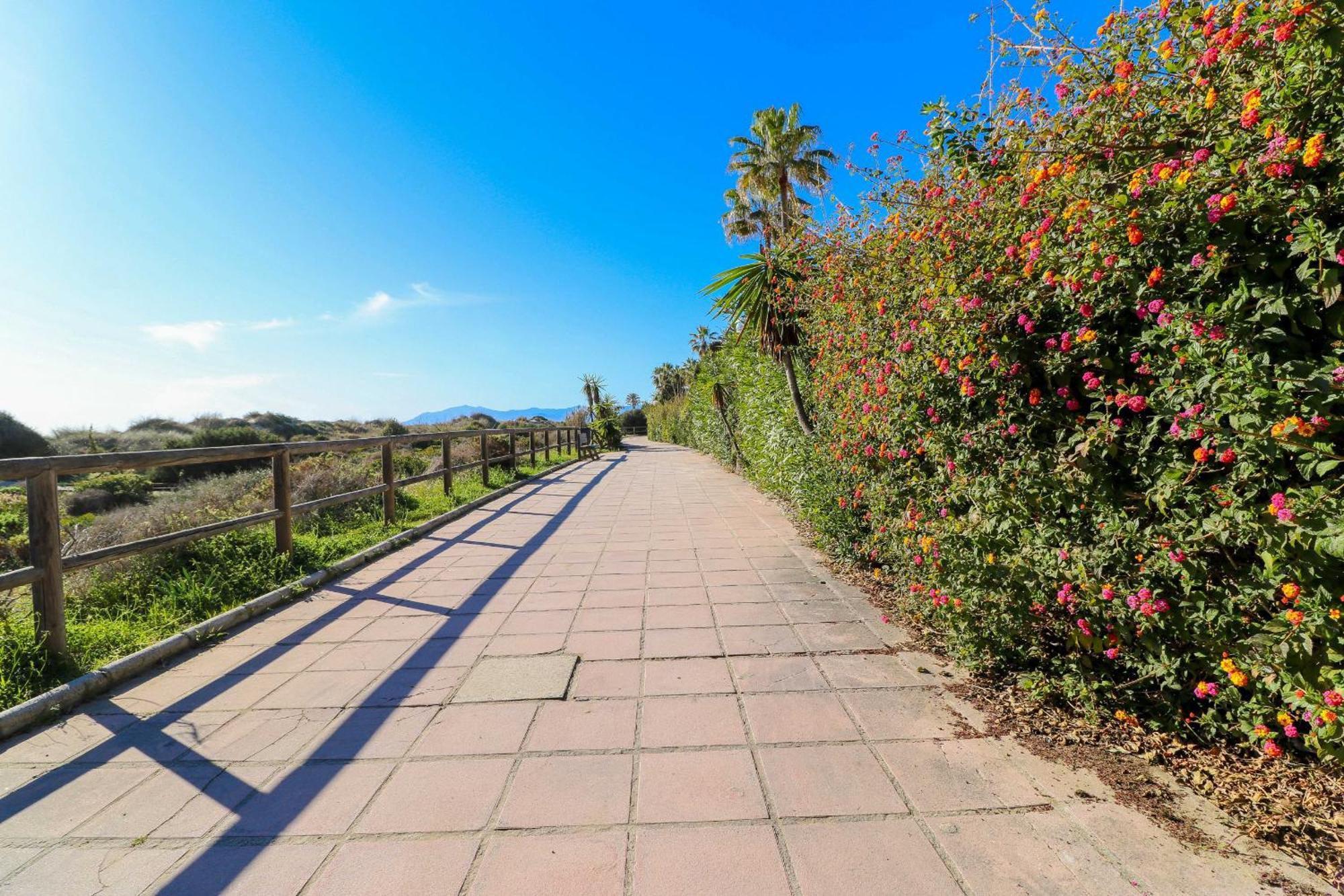 Romana Playa Apartment By The Beach Marbella Exterior photo